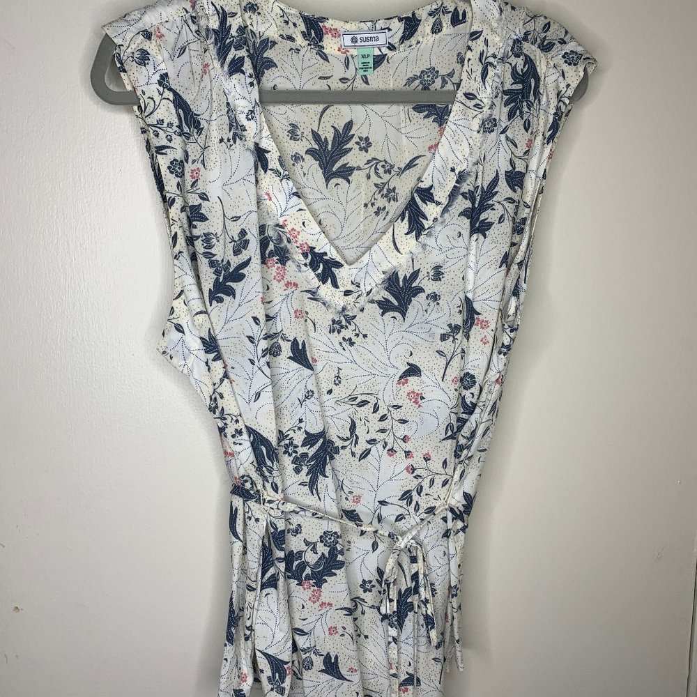 Floral Sleeveless Petit Blouse